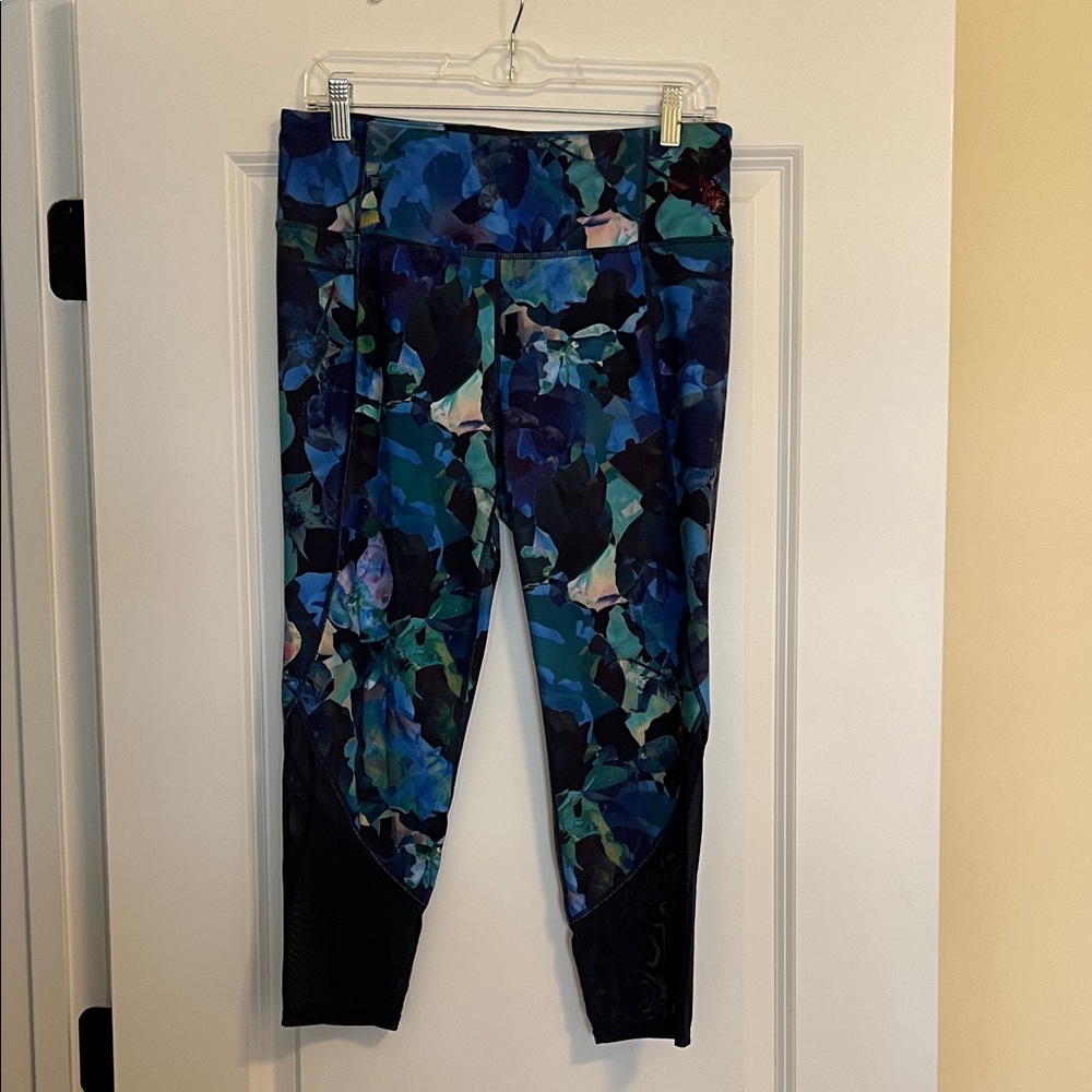 Athleta Multicolor Blue, Black & Green Patterned Capri Exercise Pants